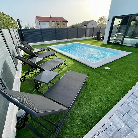 Villa T & V Privlaka