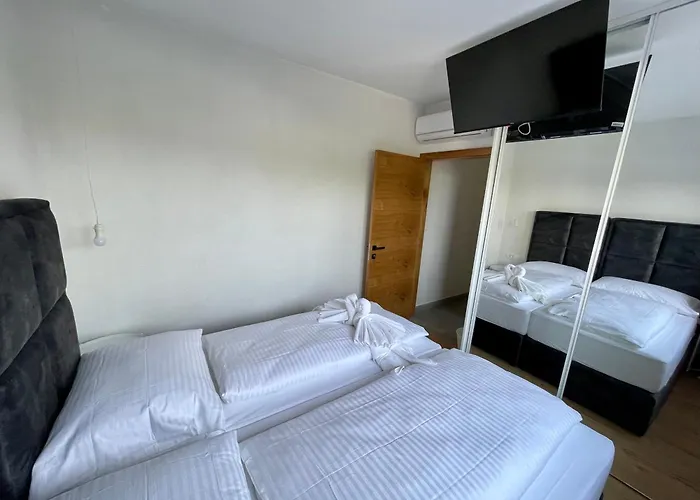 Villa T & V