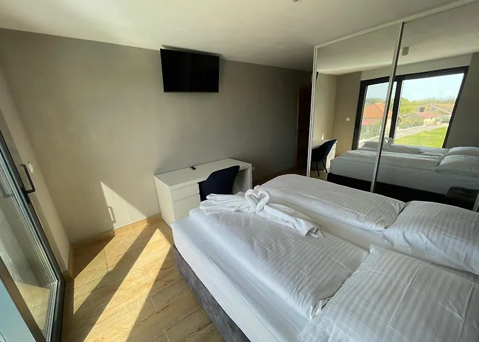 Villa T & V