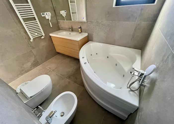 T & V Villa *