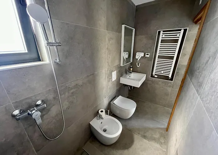 T & V Villa *